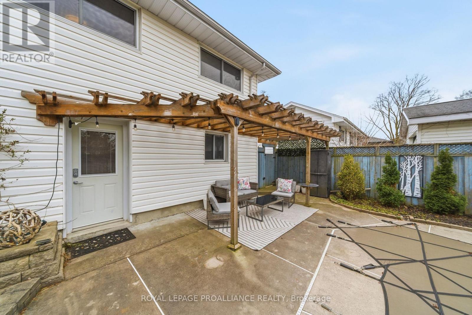 25 SOUTHWOOD CRESCENT — photo 39