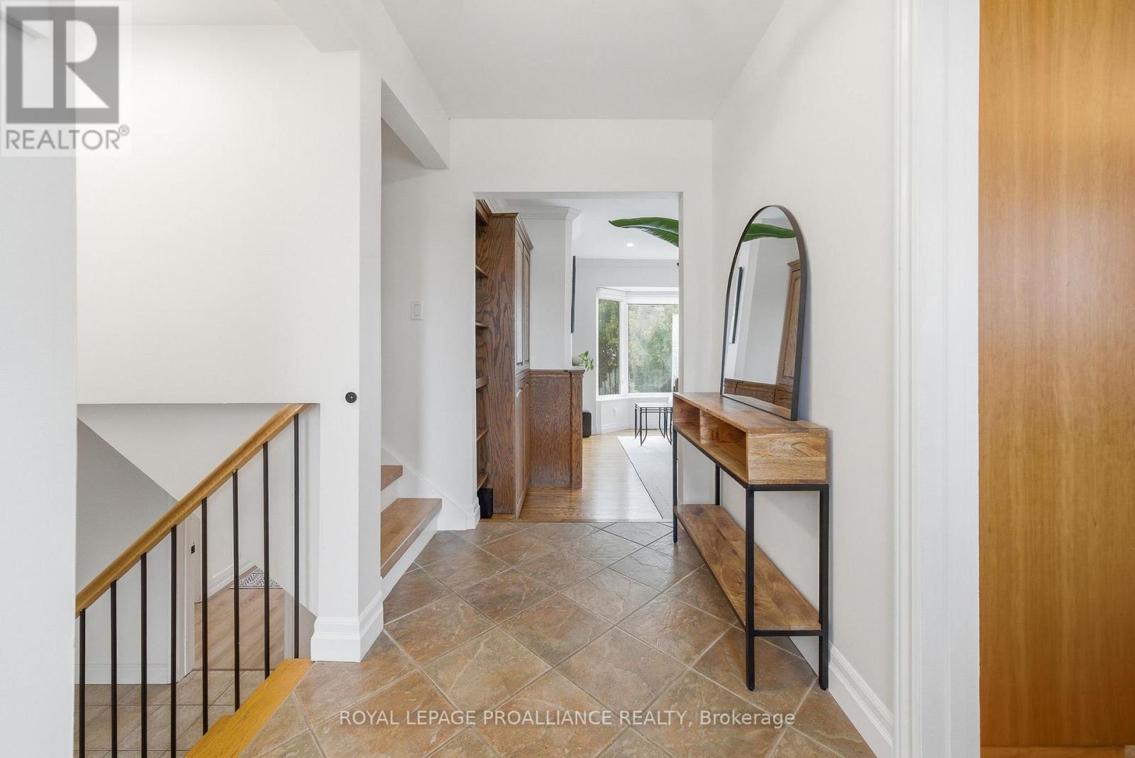 25 SOUTHWOOD CRESCENT - photo 4