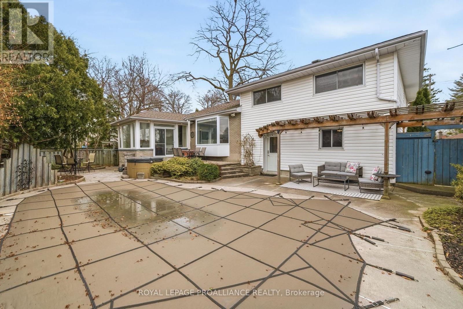 25 SOUTHWOOD CRESCENT — photo 41