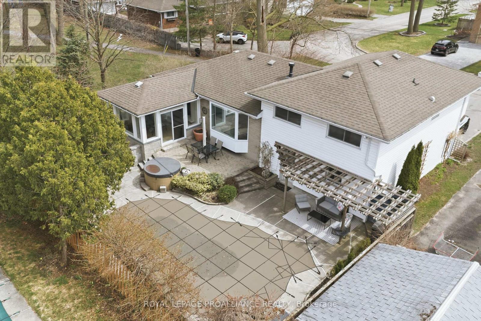 25 SOUTHWOOD CRESCENT — photo 43