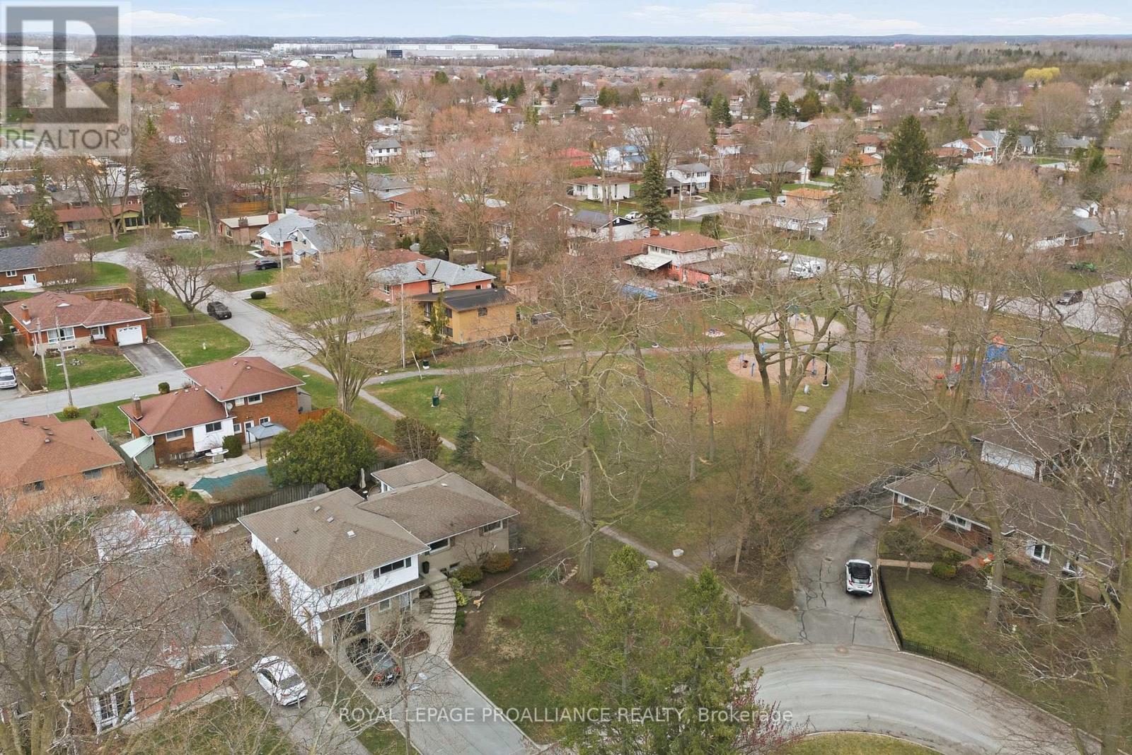 25 SOUTHWOOD CRESCENT — photo 45