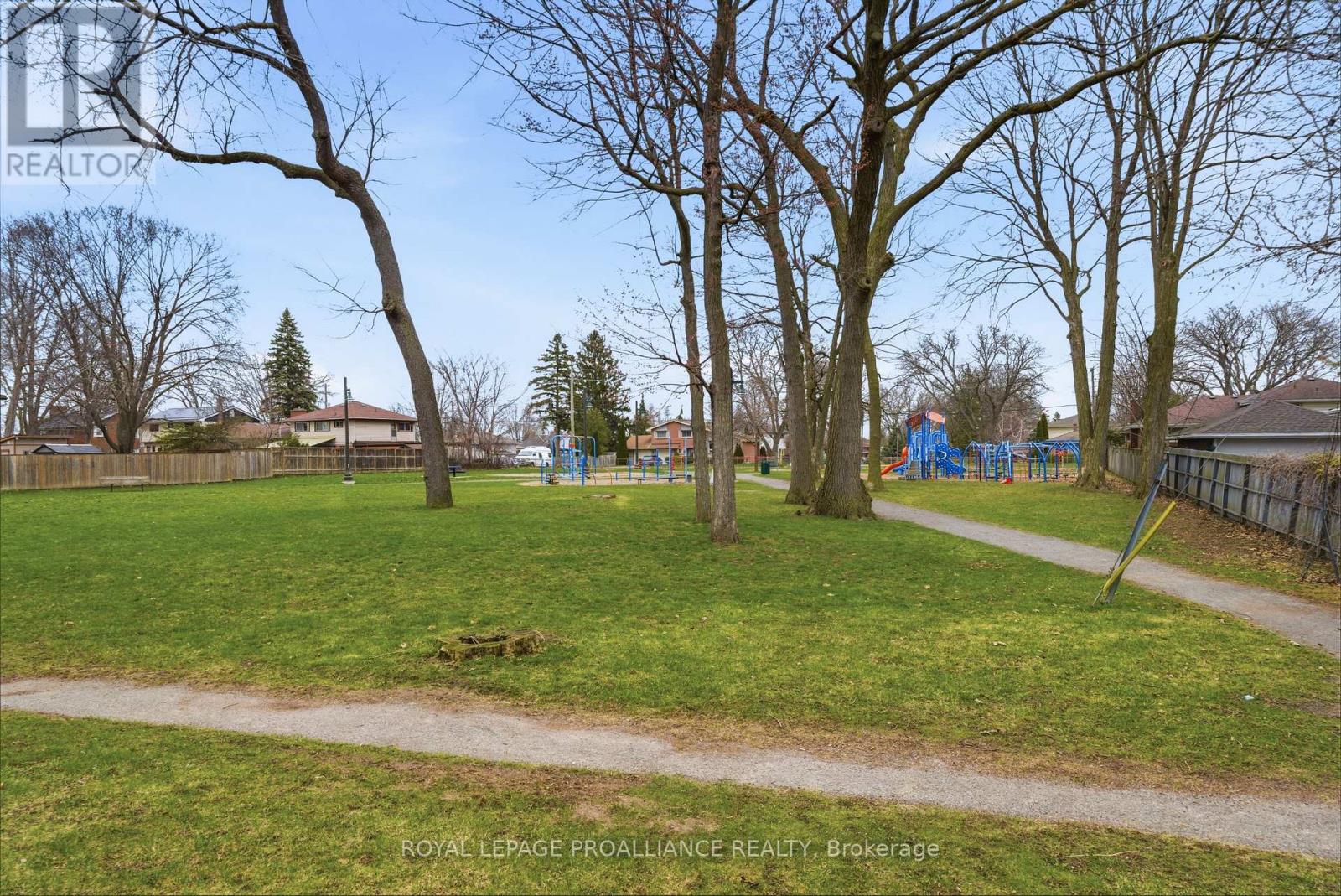 25 SOUTHWOOD CRESCENT — photo 46