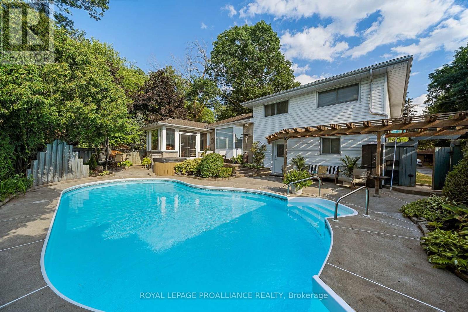 25 SOUTHWOOD CRESCENT — photo 47