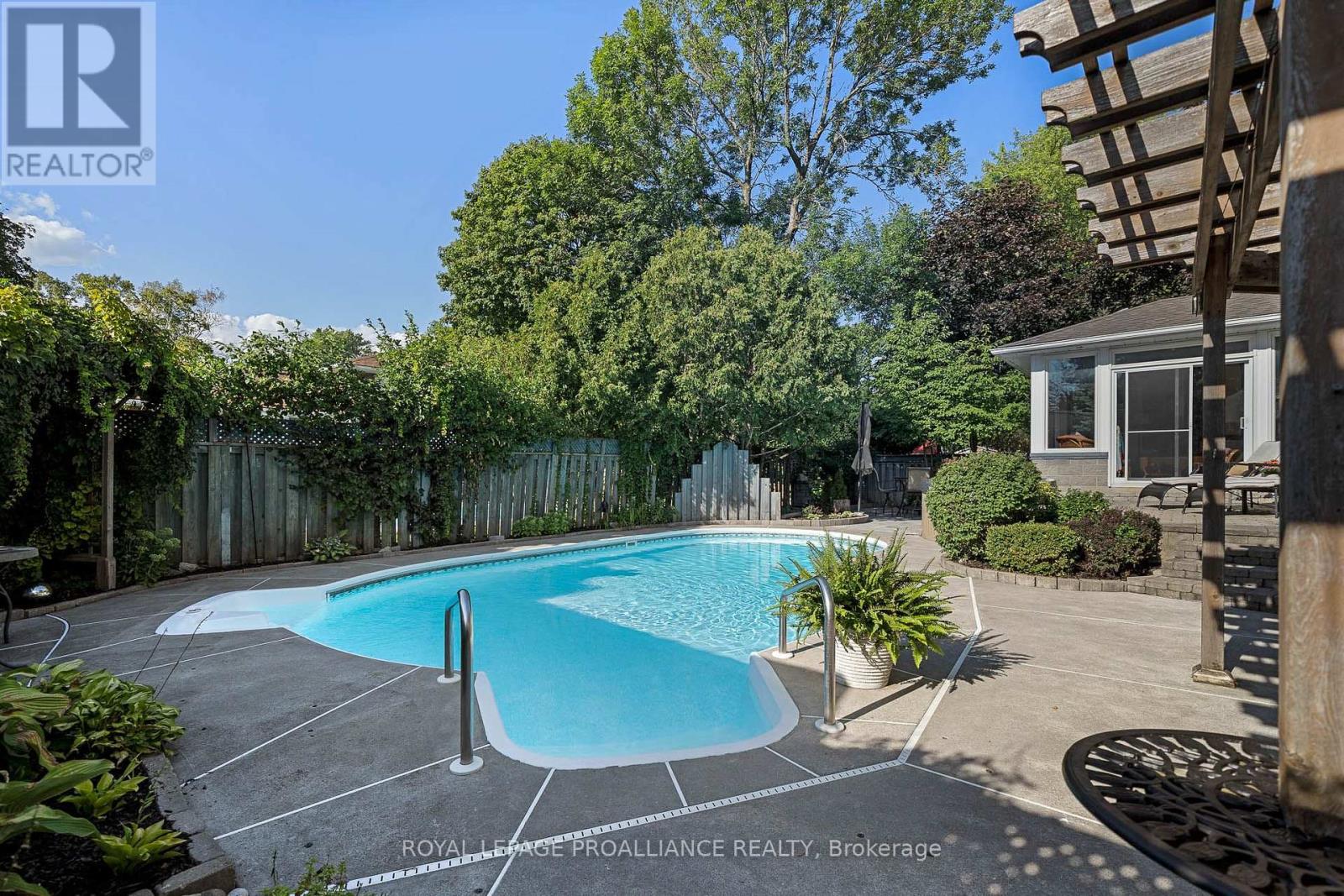 25 SOUTHWOOD CRESCENT — photo 48