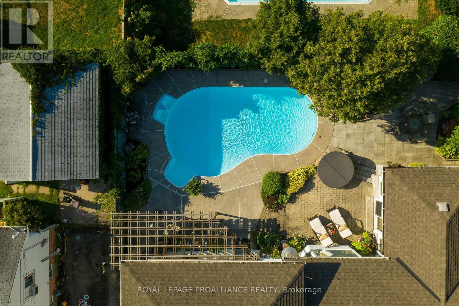 25 SOUTHWOOD CRESCENT — photo 49
