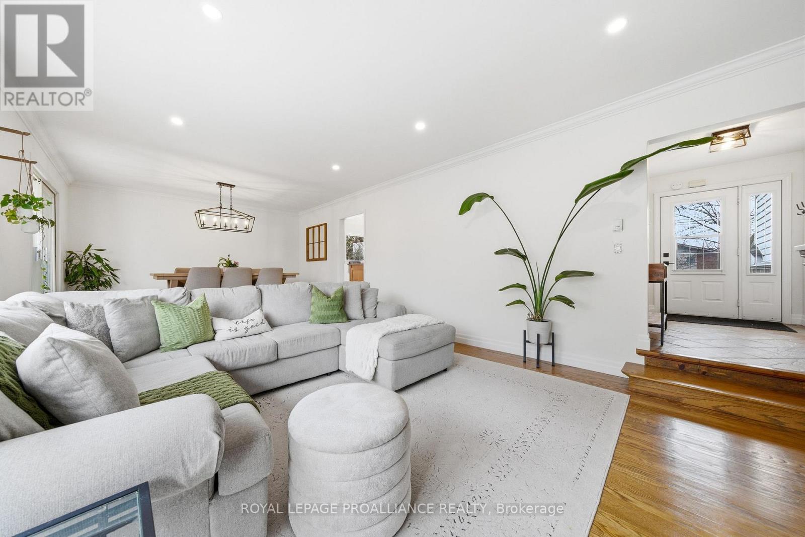 25 SOUTHWOOD CRESCENT — photo 6
