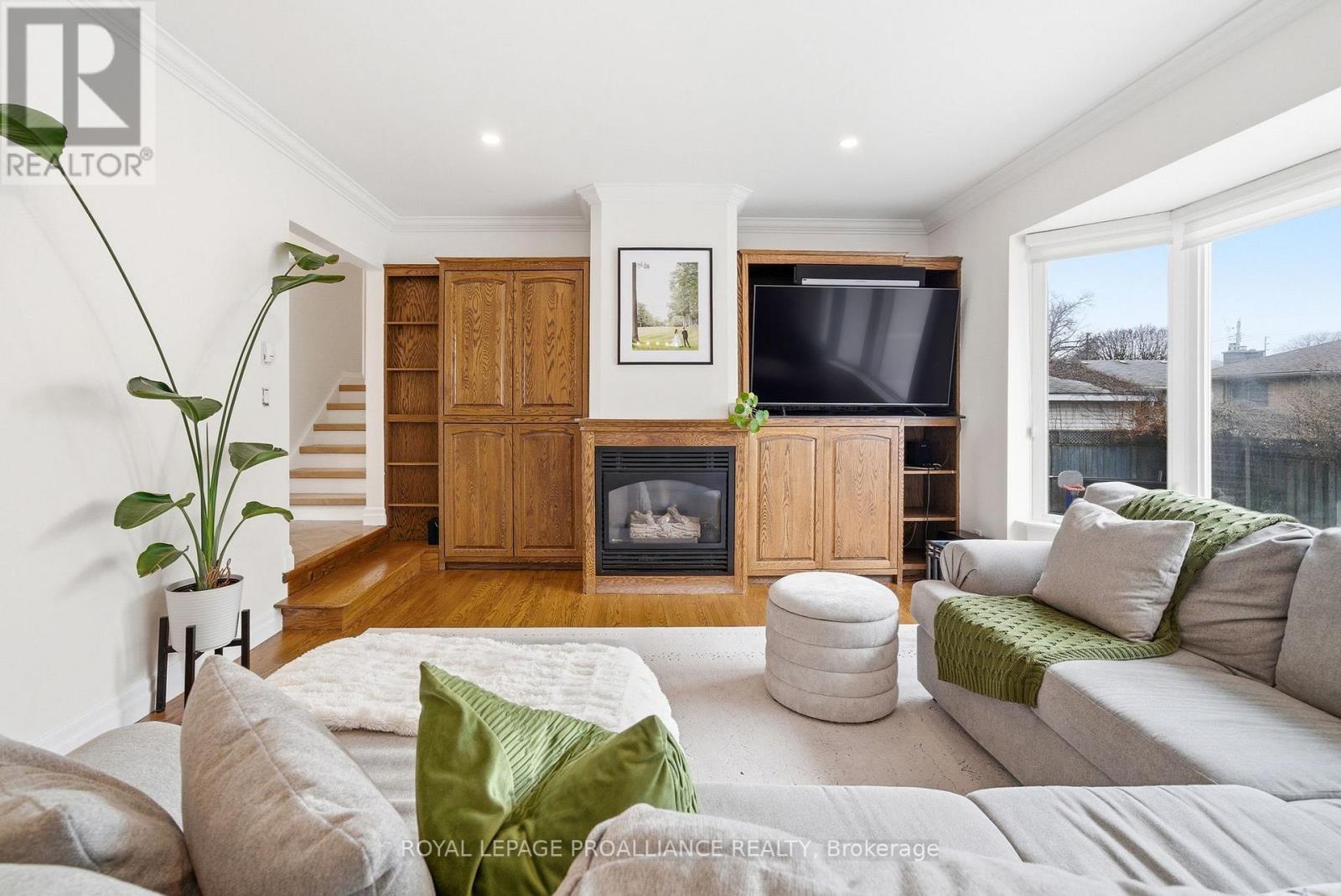 25 SOUTHWOOD CRESCENT — photo 8