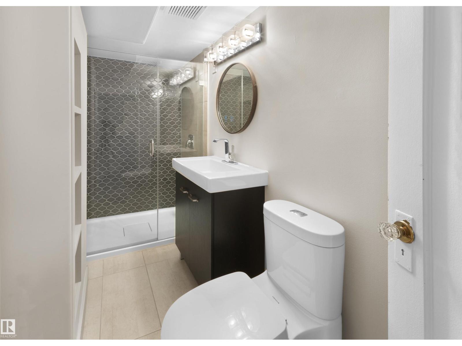 8960 77 AV NW, Edmonton