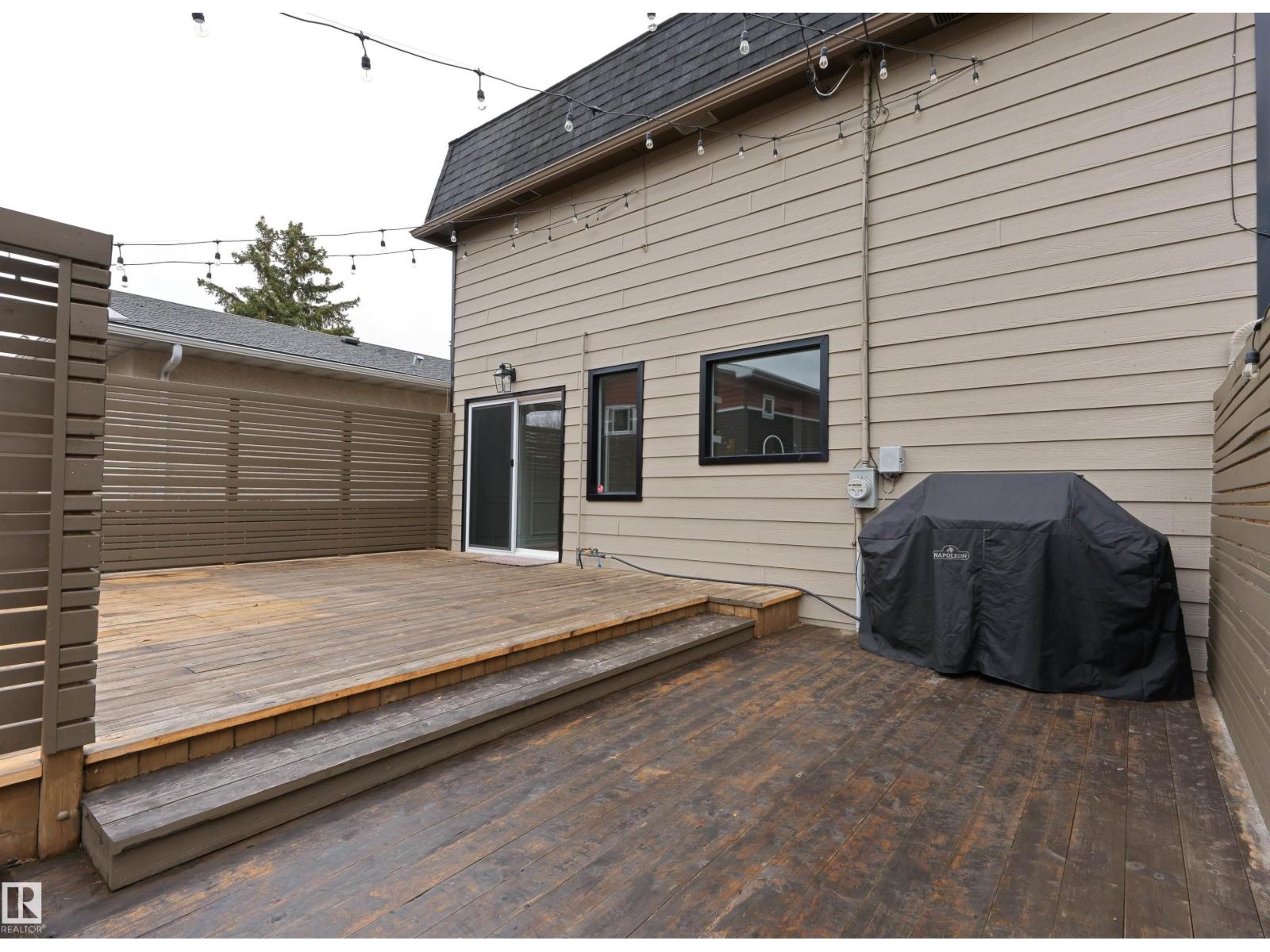 8960 77 AV NW, Edmonton