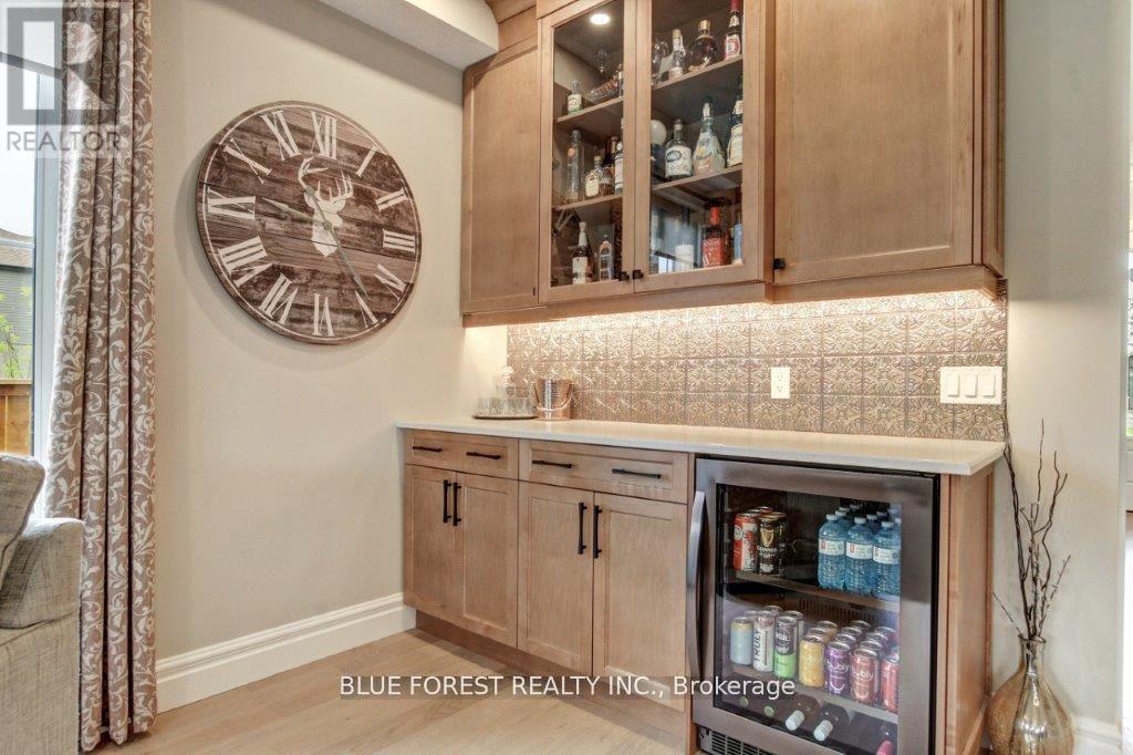 192 FOXBOROUGH PLACE — photo 11