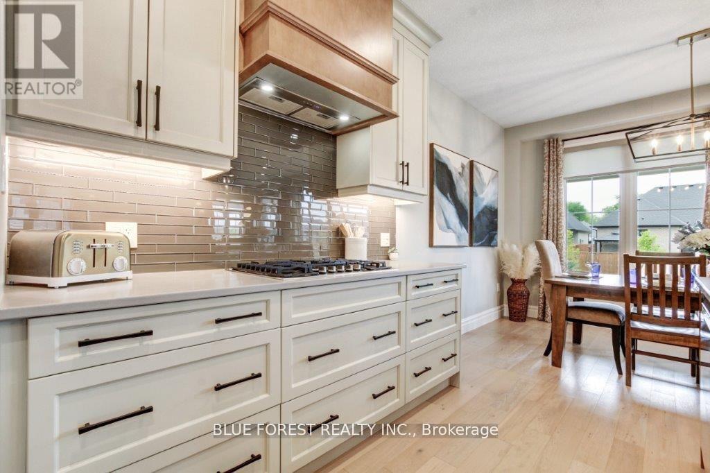 192 FOXBOROUGH PLACE — photo 13