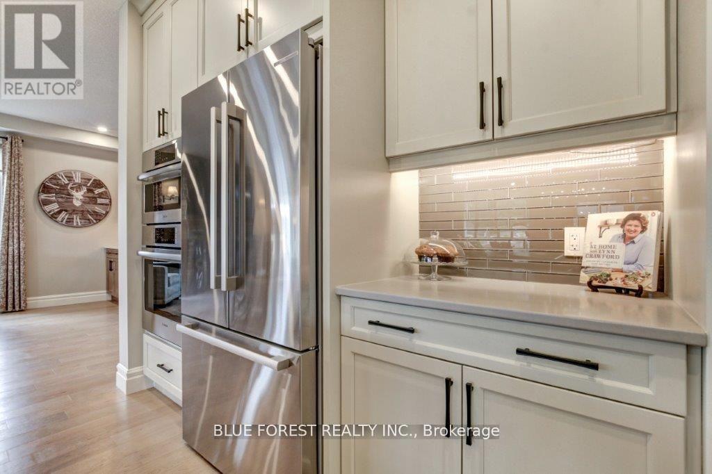 192 FOXBOROUGH PLACE — photo 15