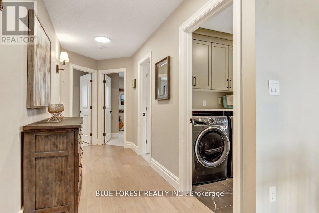 192 FOXBOROUGH PLACE — photo 21