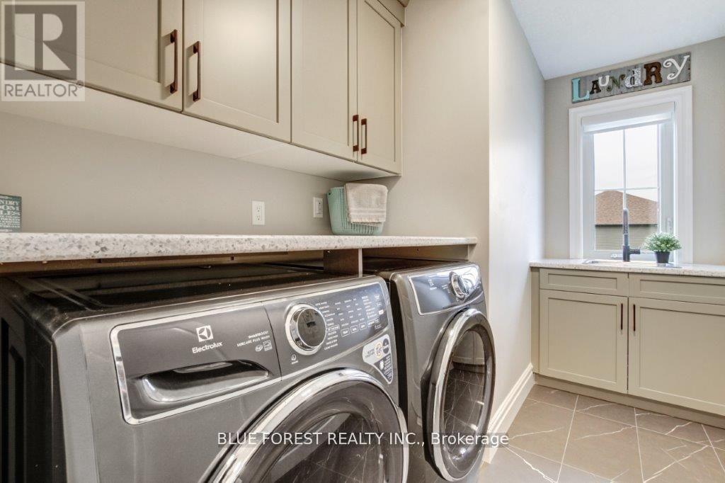 192 FOXBOROUGH PLACE — photo 22