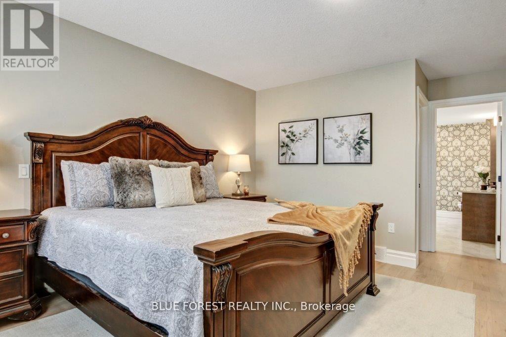 192 FOXBOROUGH PLACE — photo 24