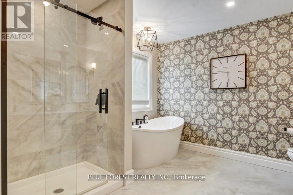 192 FOXBOROUGH PLACE — photo 25