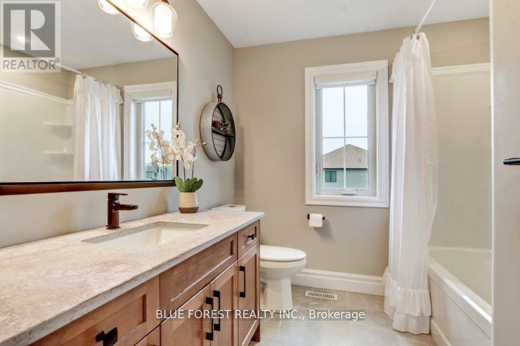 192 FOXBOROUGH PLACE — photo 29