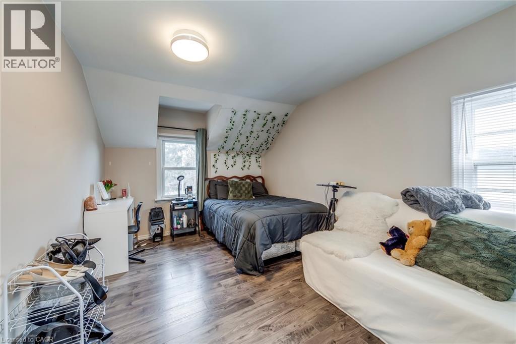 142 EWEN Road - 26