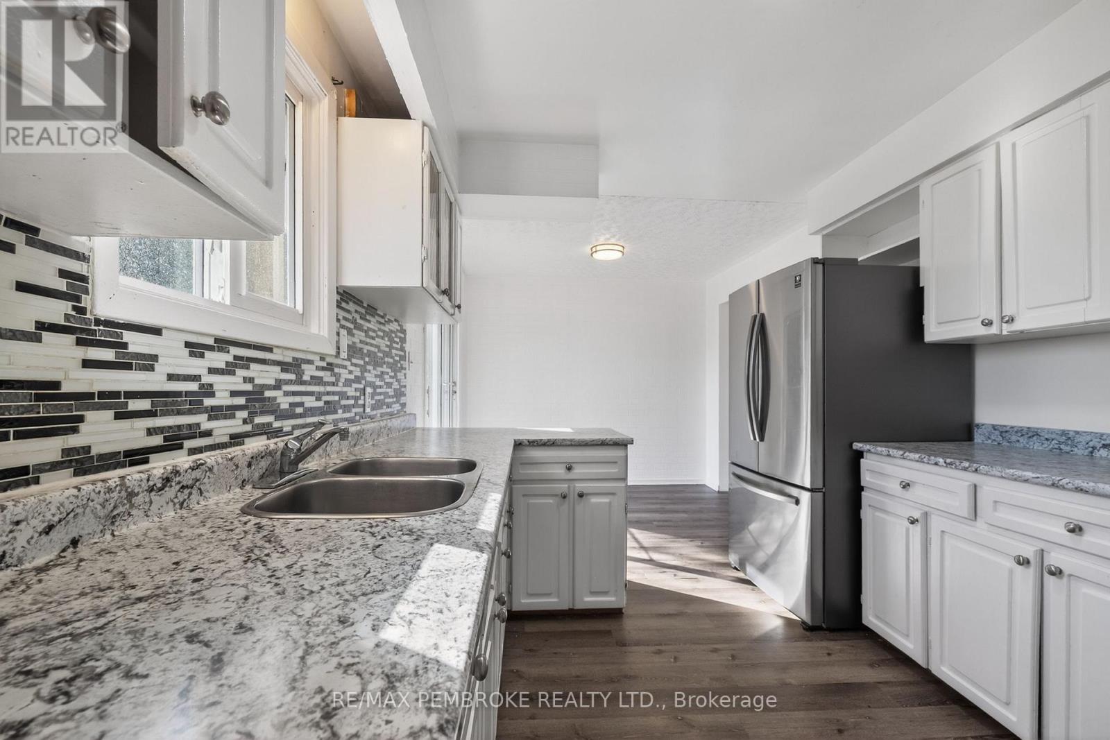10 ALGONQUIN STREET - 10