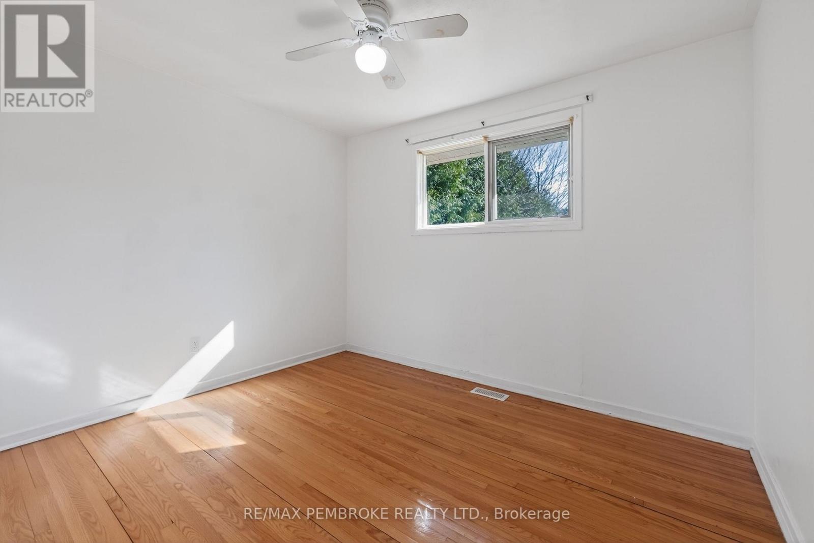 10 ALGONQUIN STREET - 18