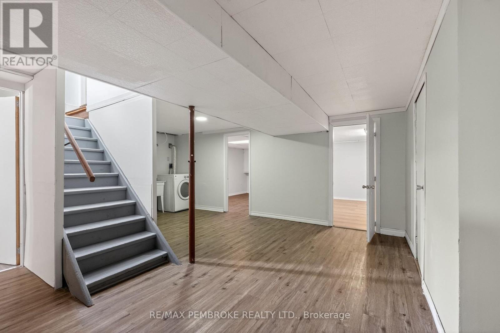 10 ALGONQUIN STREET - 24