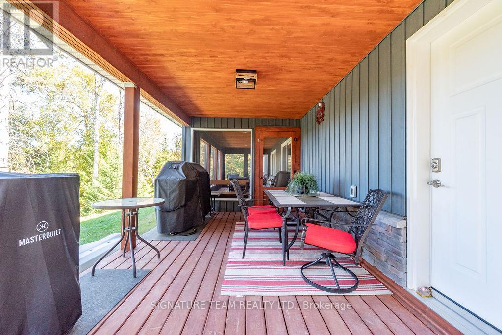 Covered Deck/Outdoor Kitchen Overlooking the Lake