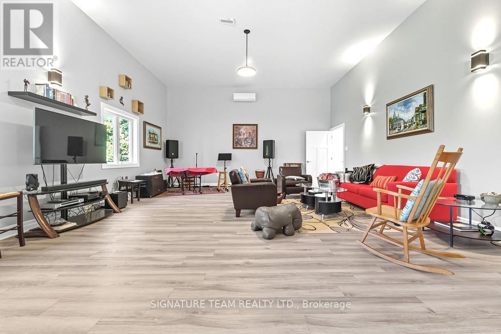 Guest House-Open Concept Living Room