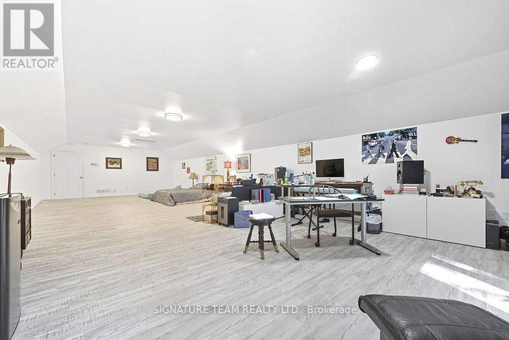Guest House-Studio (potential 3 additional beds)