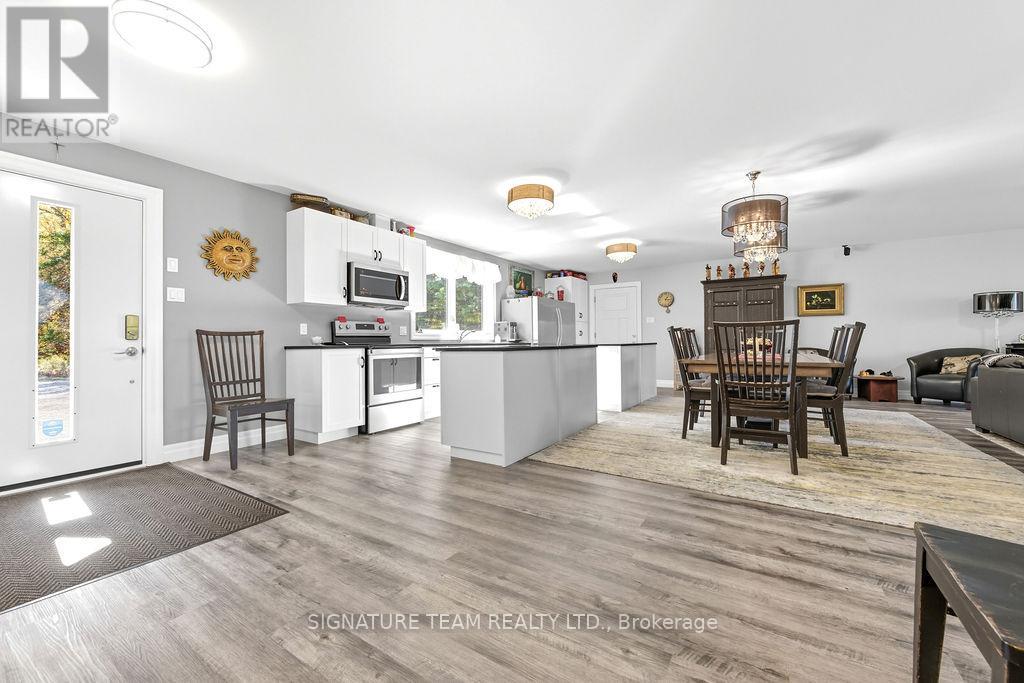Kitchen/Dining Area