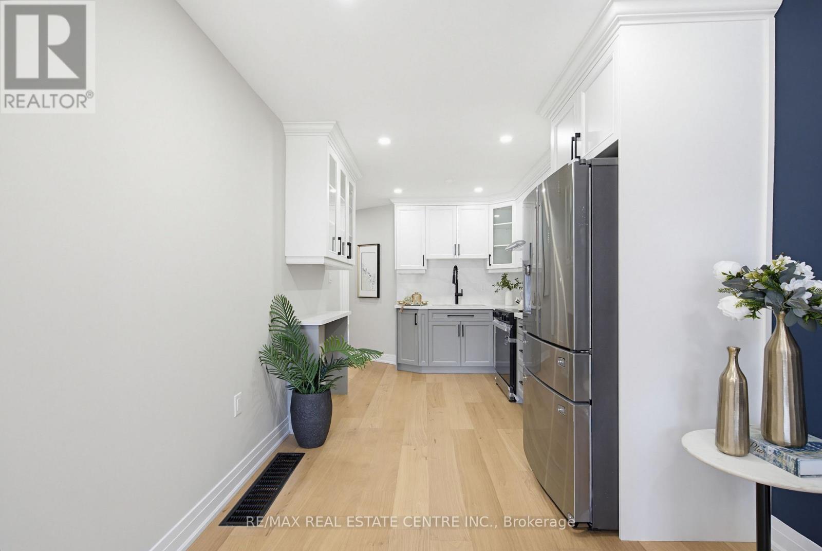 125 DUFFERIN STREET - 11