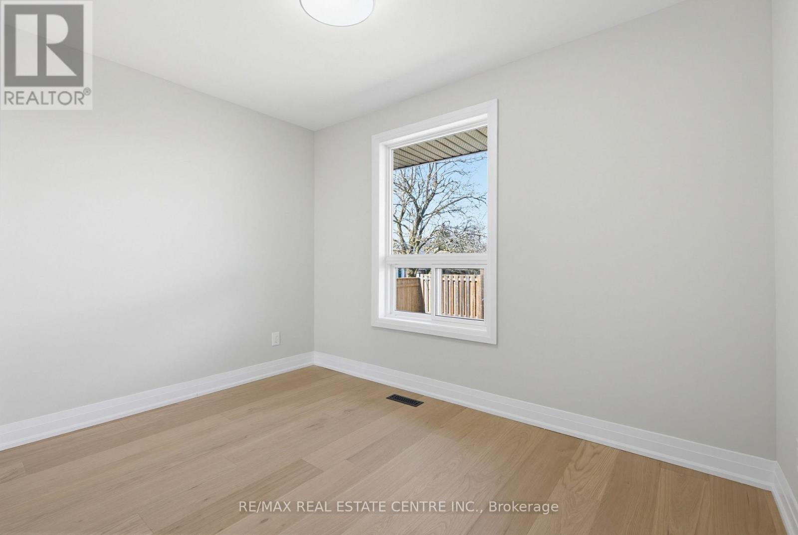 125 DUFFERIN STREET - 17