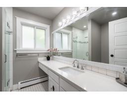 13721 Marine Drive, White Rock, BC V4B1A3 Photo 21