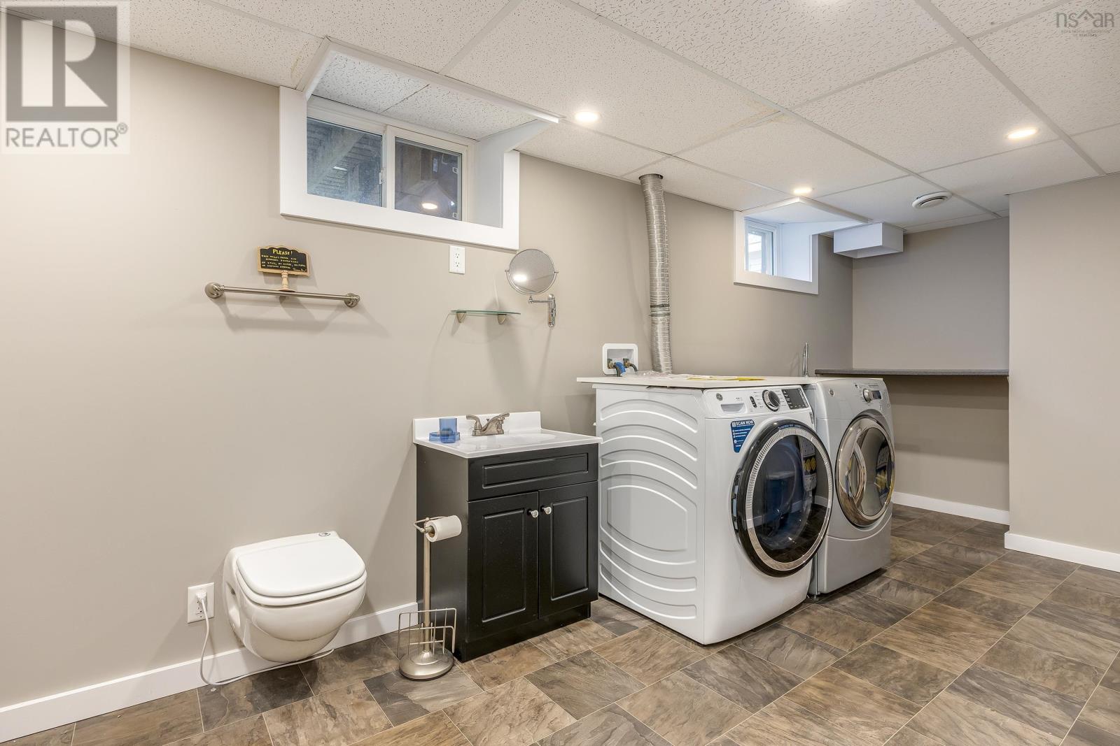 Property 24 of 40 of 33 Rosewood Avenue