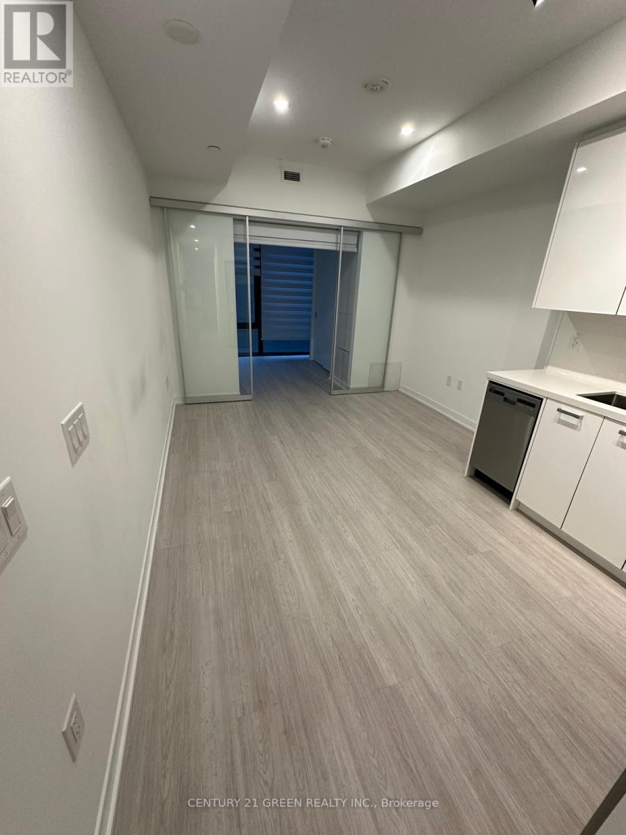 #414 195 MCCAUL STREET - 3