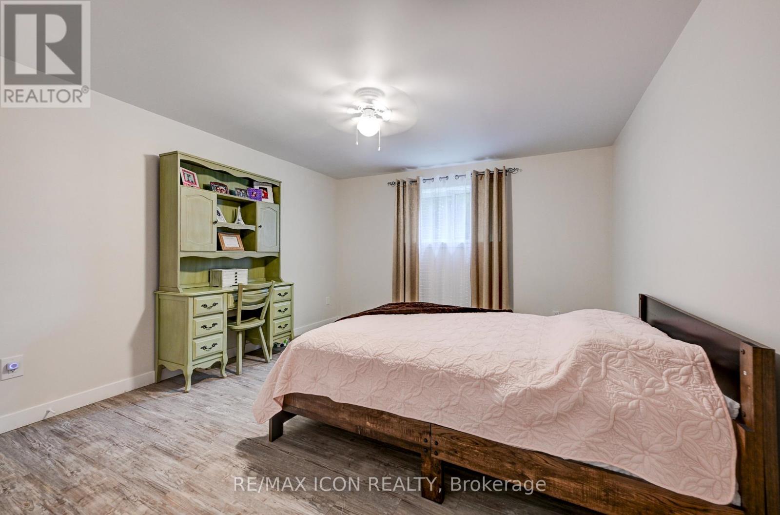Bedroom Residence 3