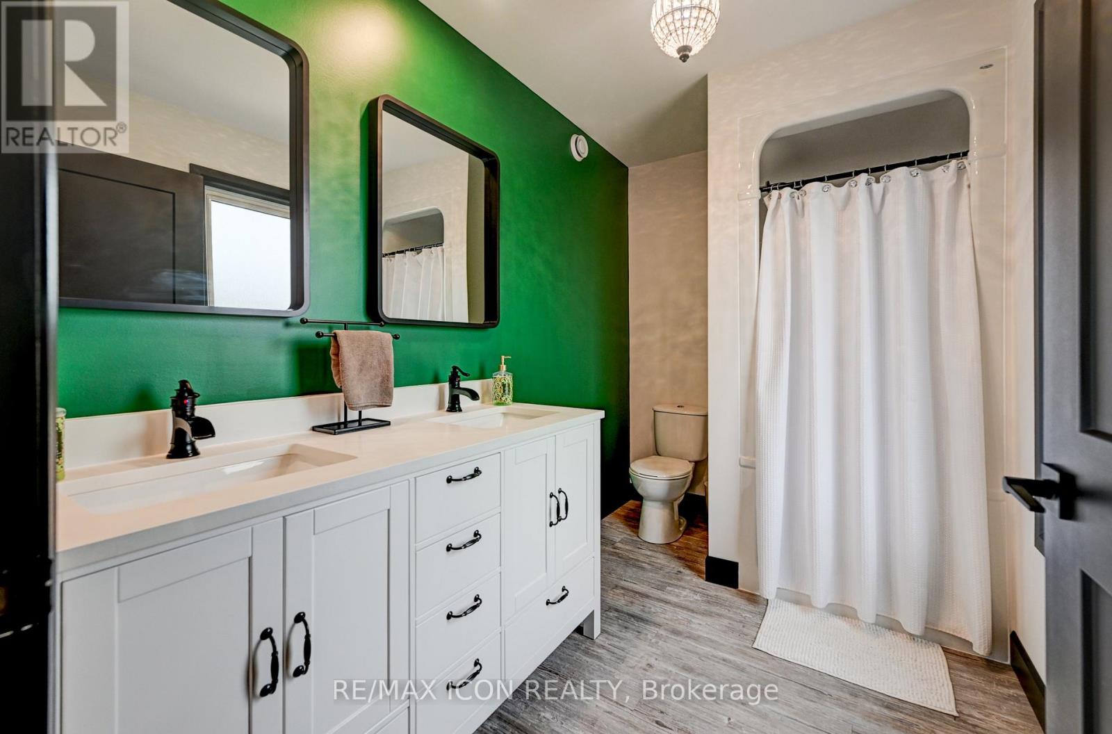 Primary Ensuite Primary Residence