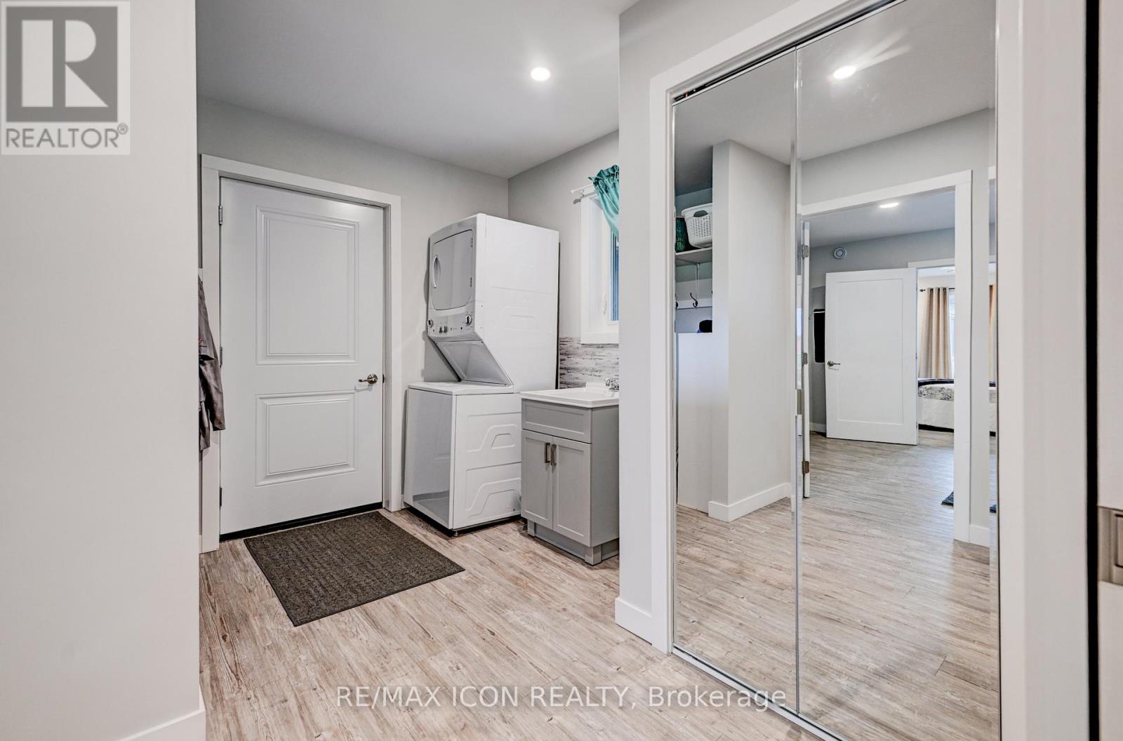 Laundry/Mudroom Residence 2