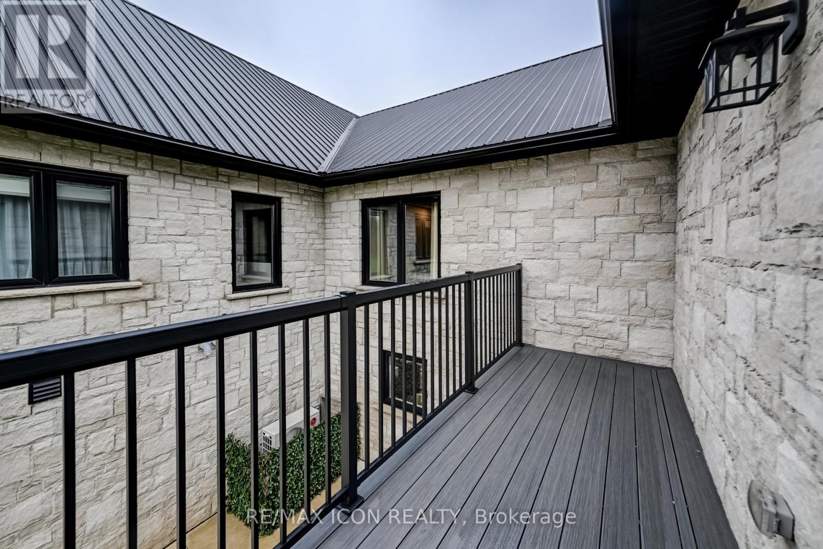 Upper Deck Residence 2
