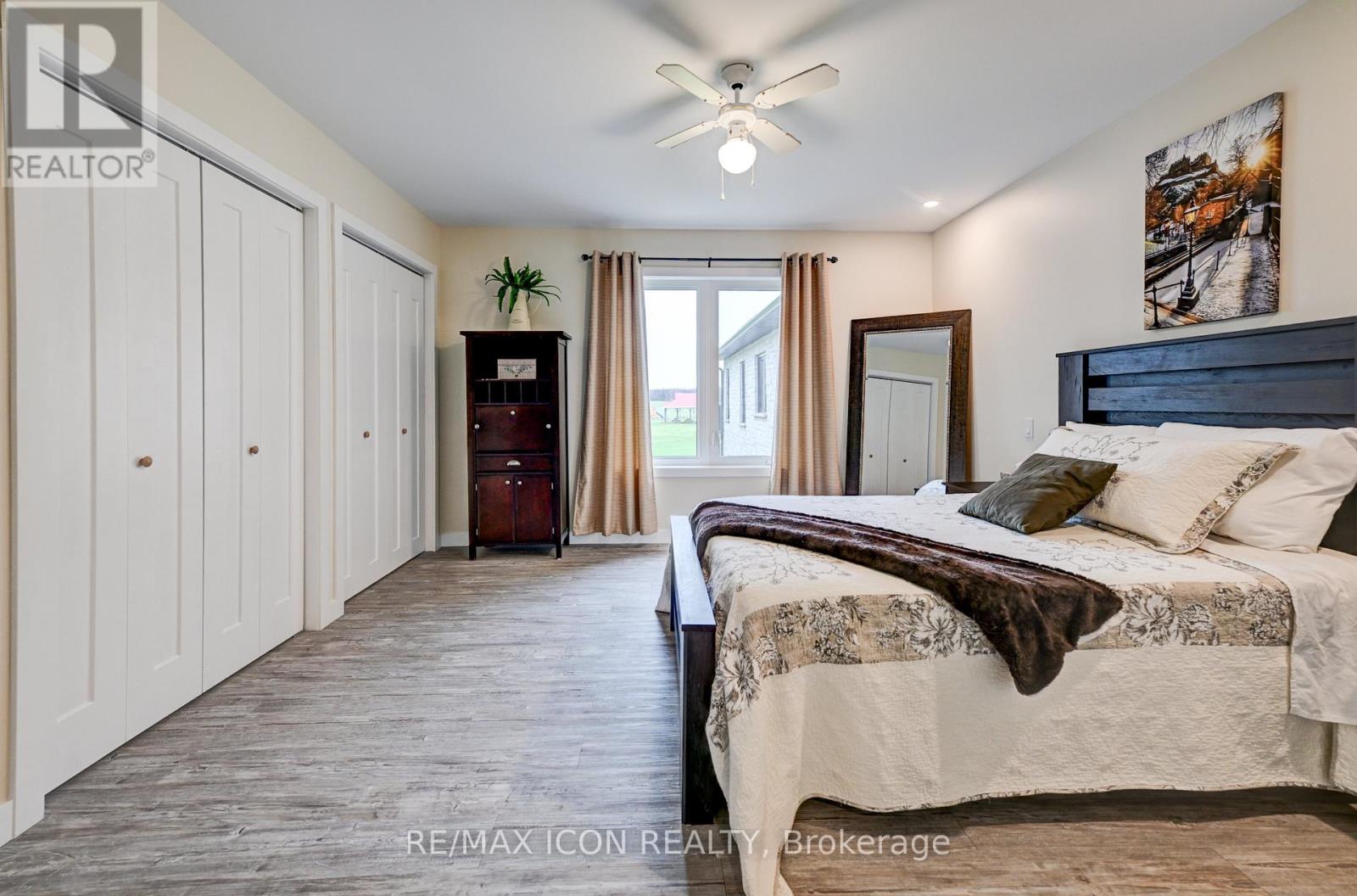 Primary Bedroon Residence 2