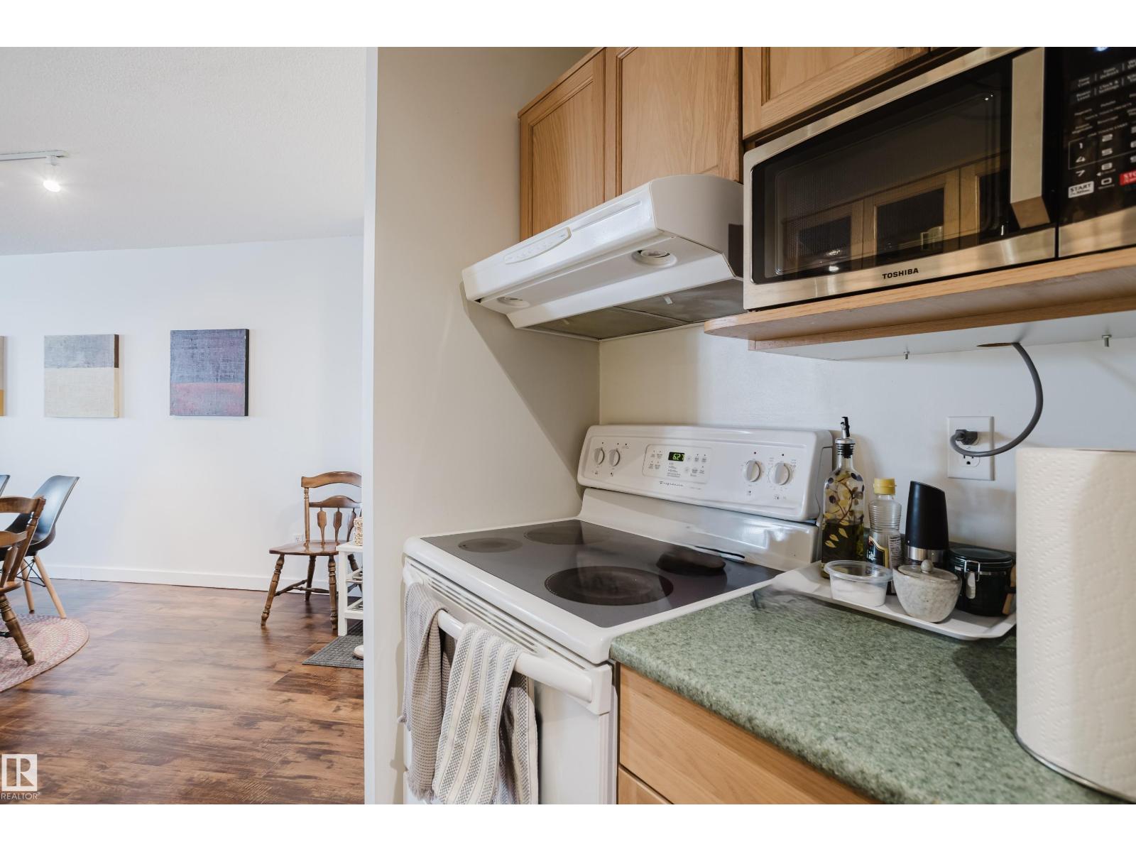 #402 10045 117 ST NW, Edmonton