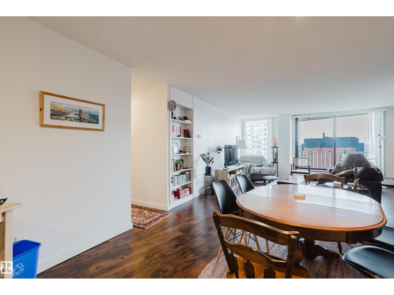 #402 10045 117 ST NW, Edmonton