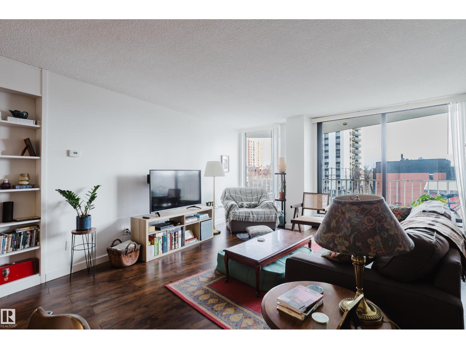 #402 10045 117 ST NW, Edmonton