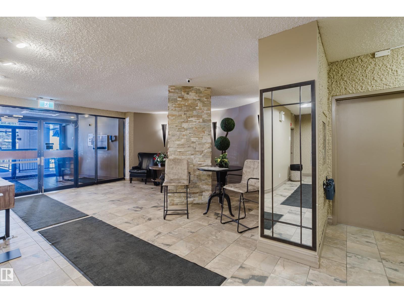 #402 10045 117 ST NW, Edmonton