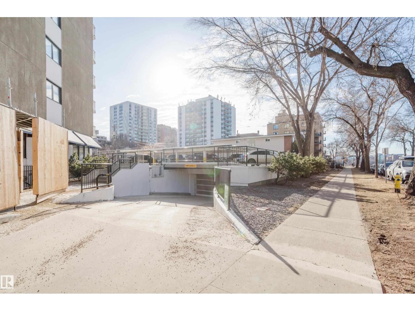 #402 10045 117 ST NW, Edmonton