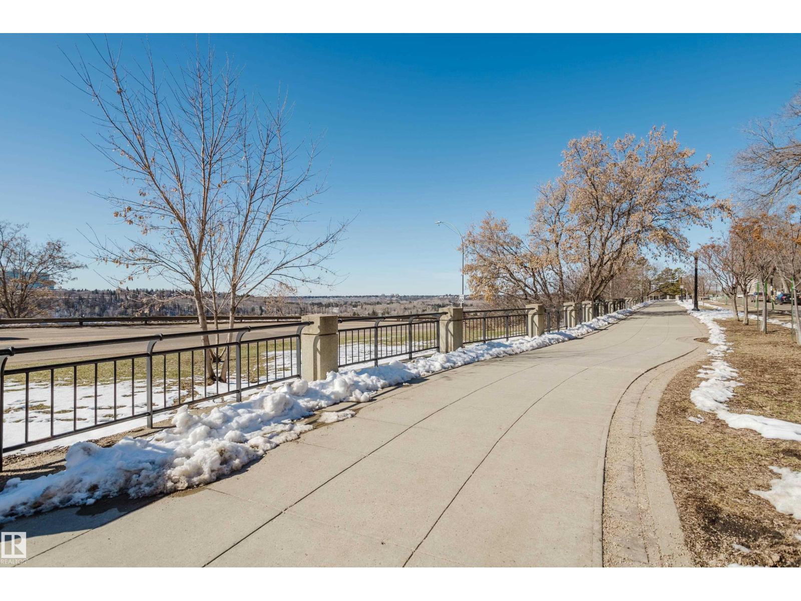 #402 10045 117 ST NW, Edmonton