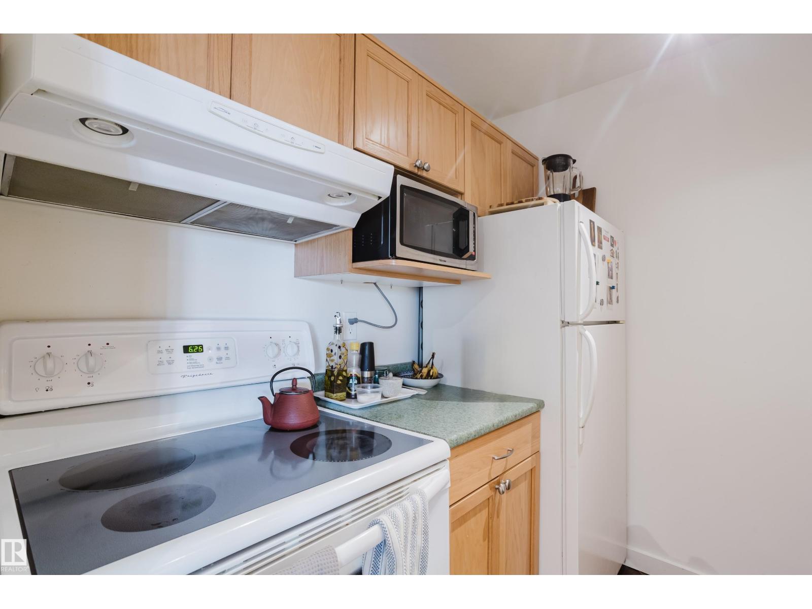 #402 10045 117 ST NW, Edmonton