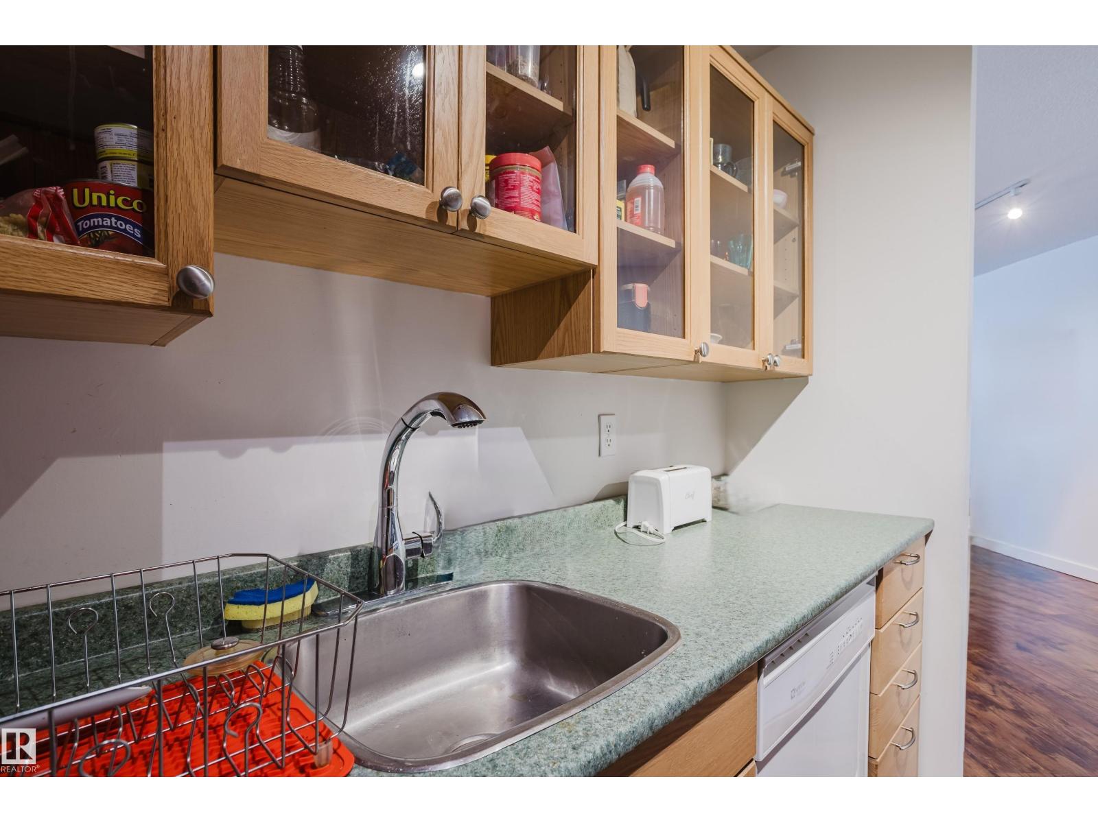 #402 10045 117 ST NW, Edmonton
