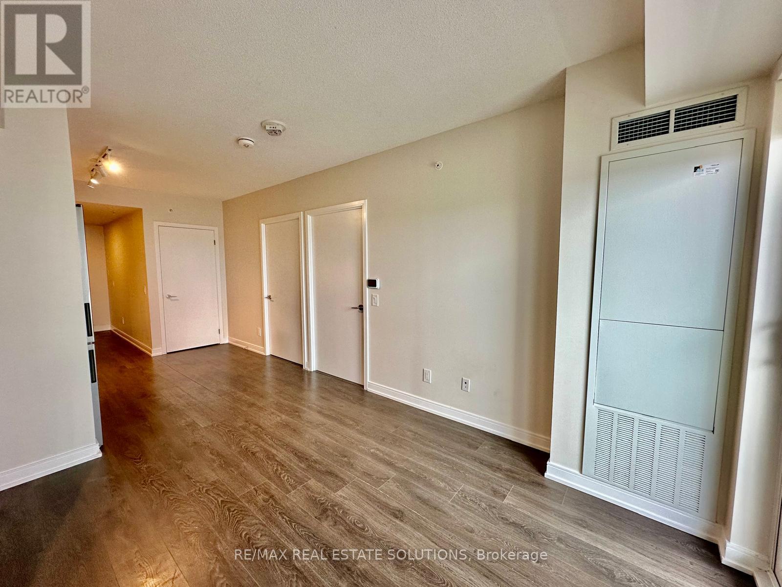 #1611 30 SAMUEL WOOD WAY - 10