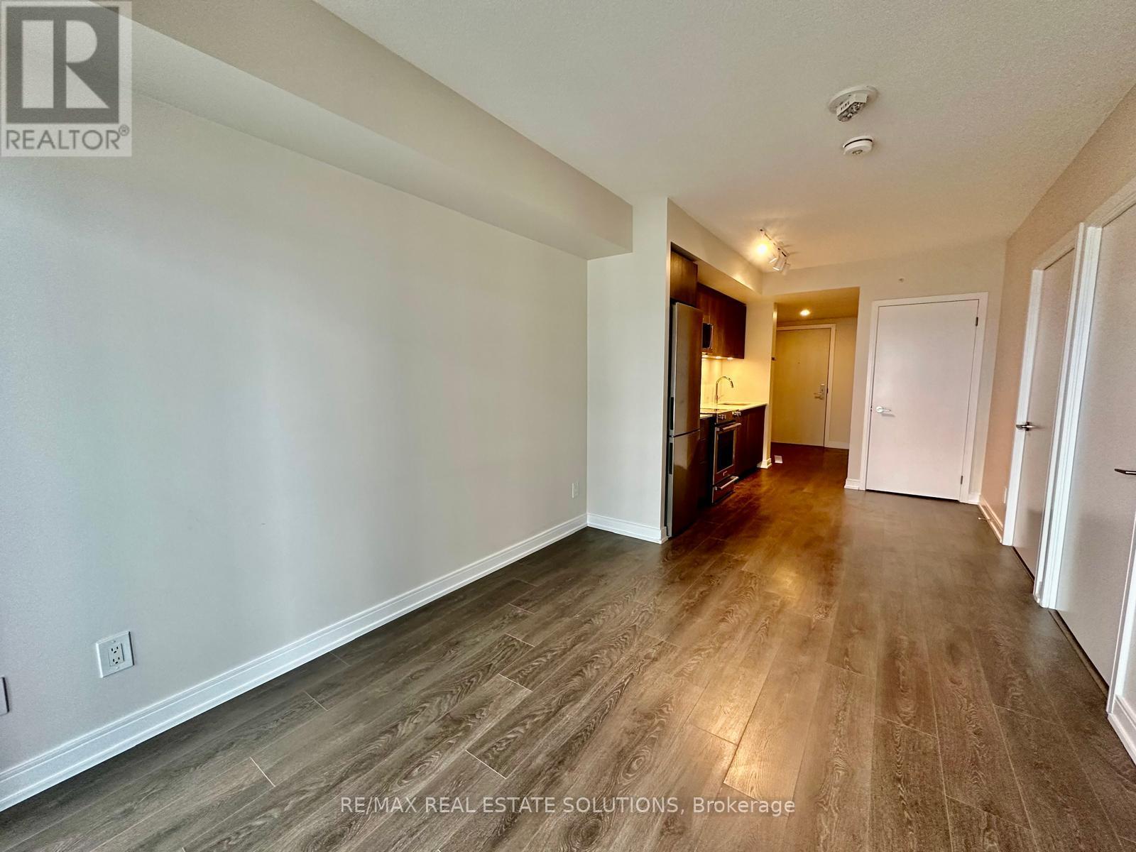 #1611 30 SAMUEL WOOD WAY - 11