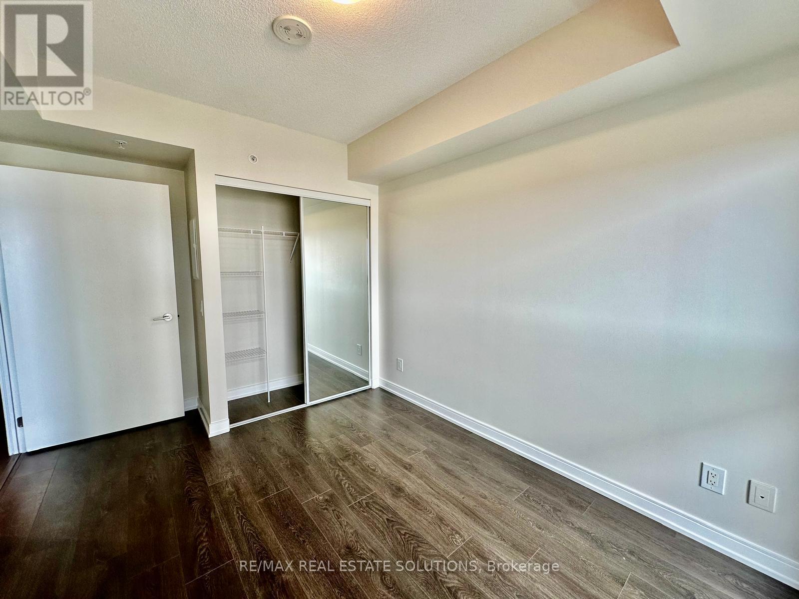 #1611 30 SAMUEL WOOD WAY - 16